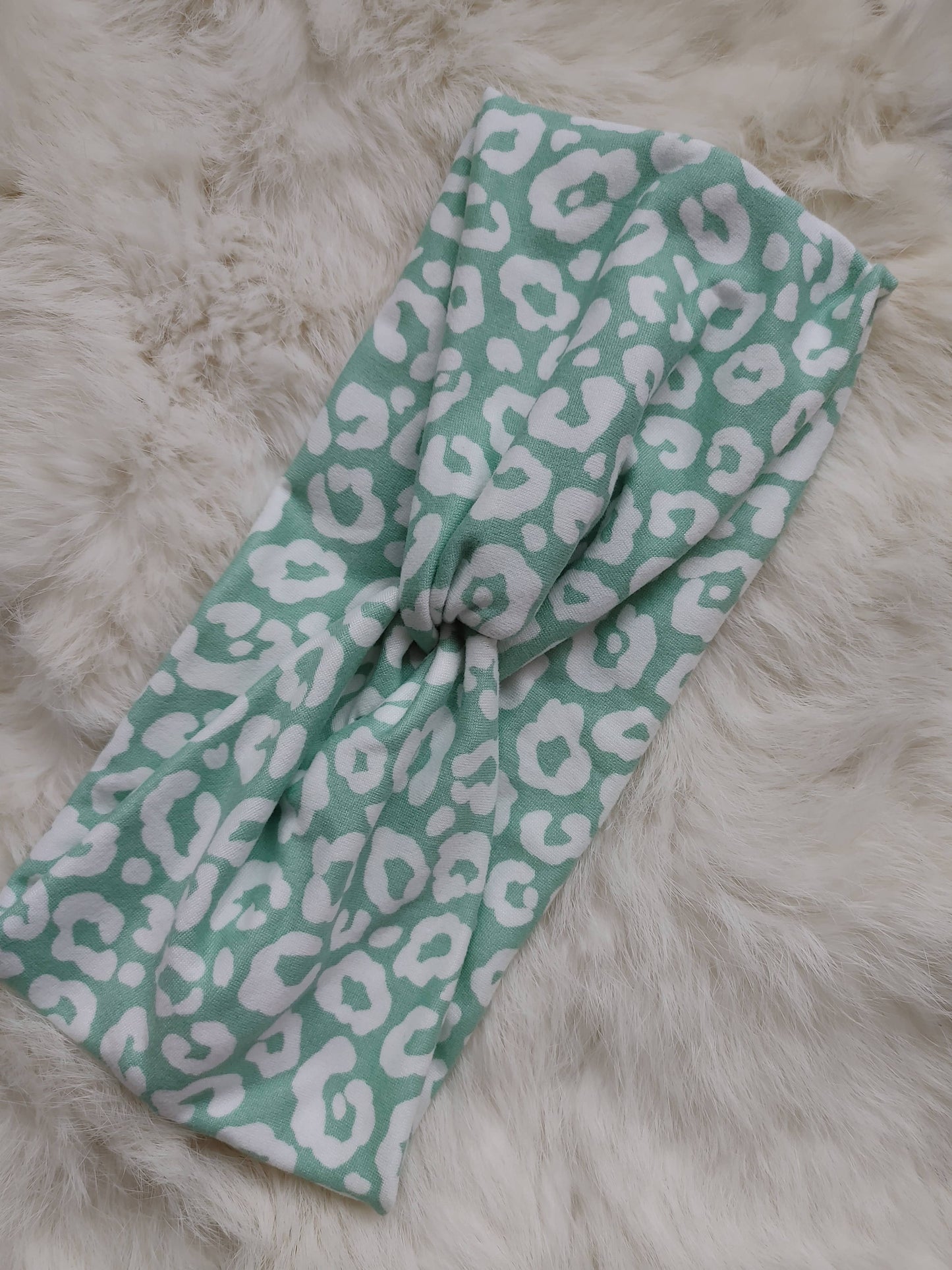Mint Leopard Willow Knot