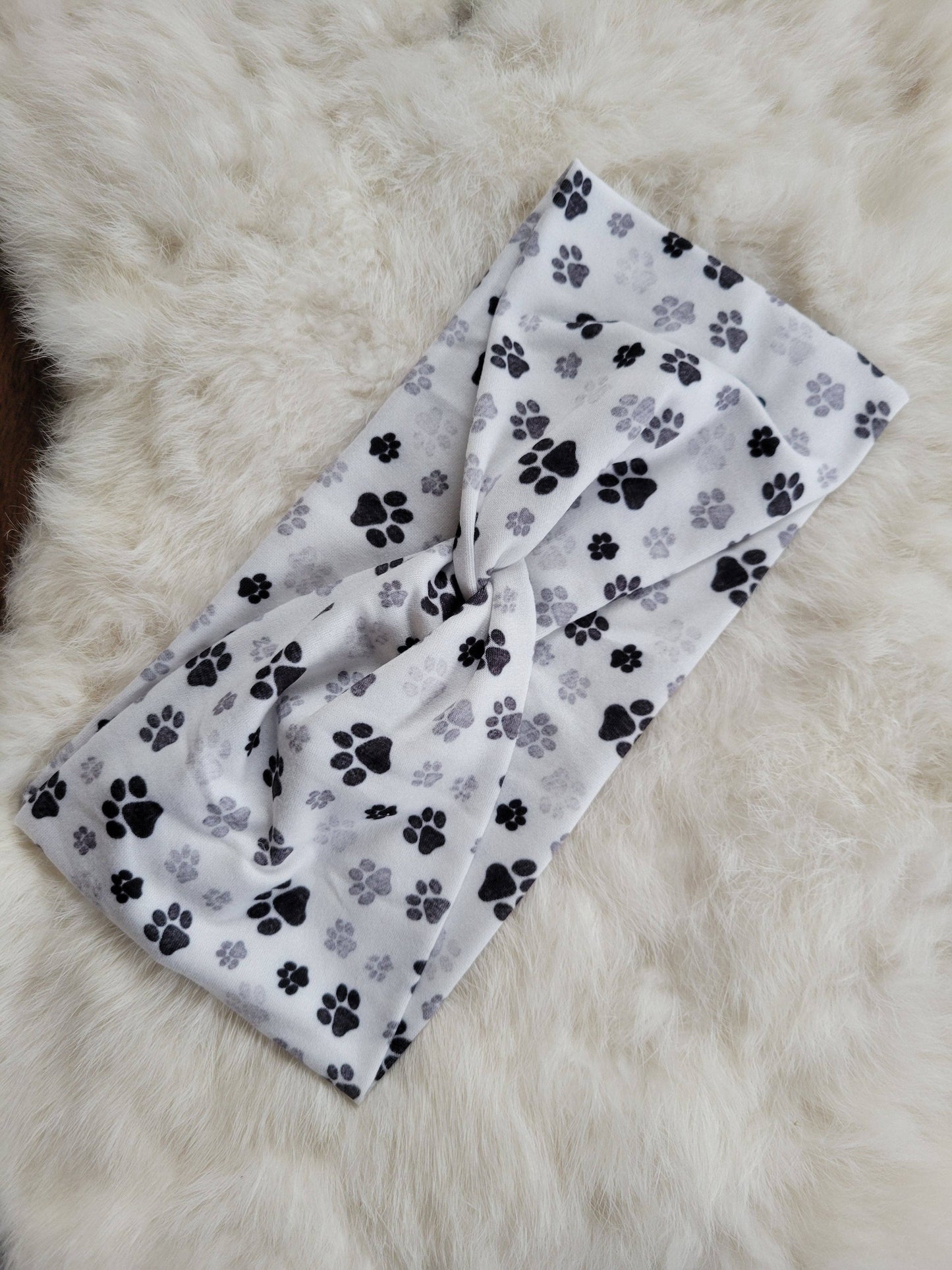 Gray And Black Paw Prints Willow Knot