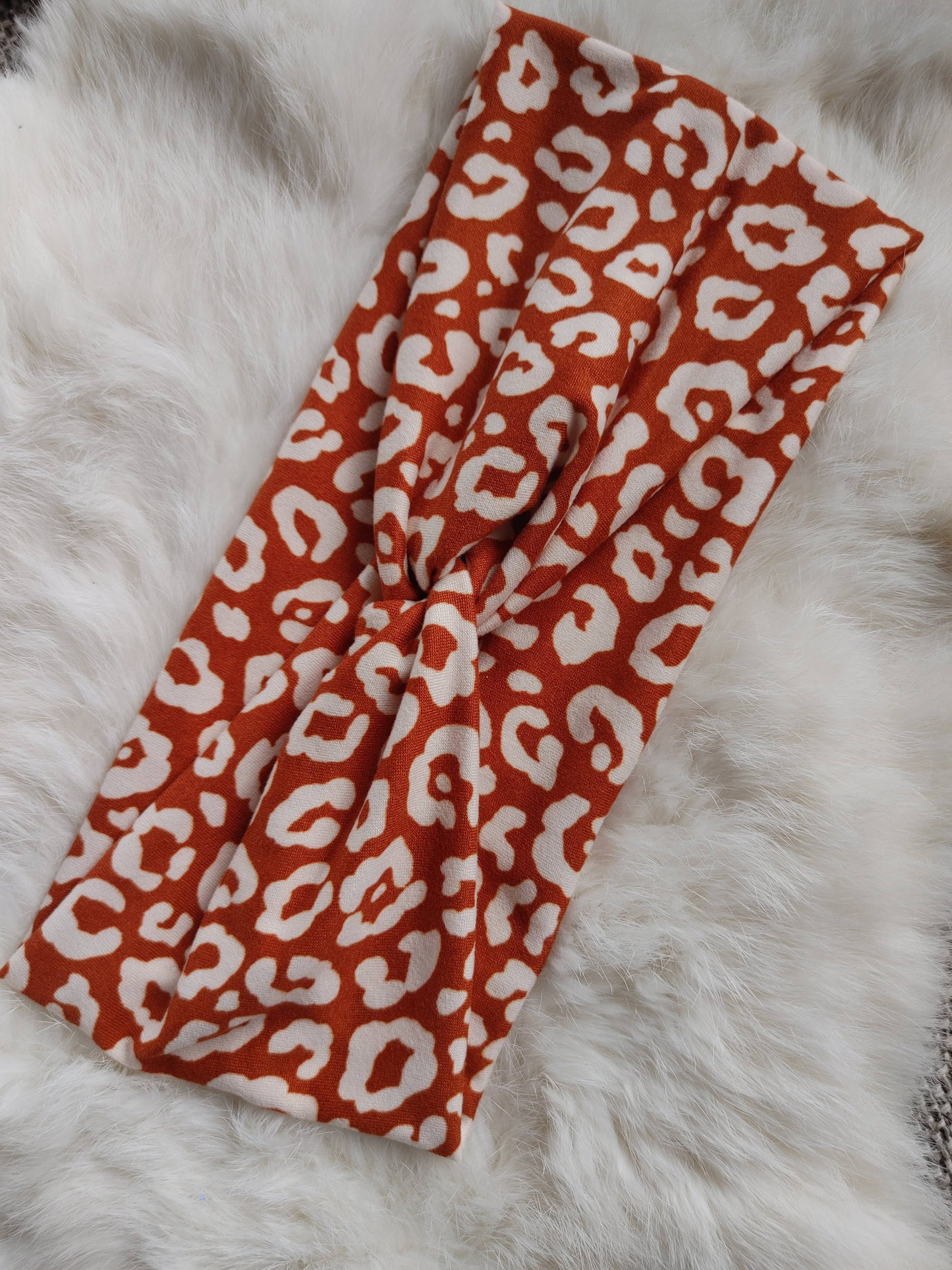 Rust Leopard Willow Knot