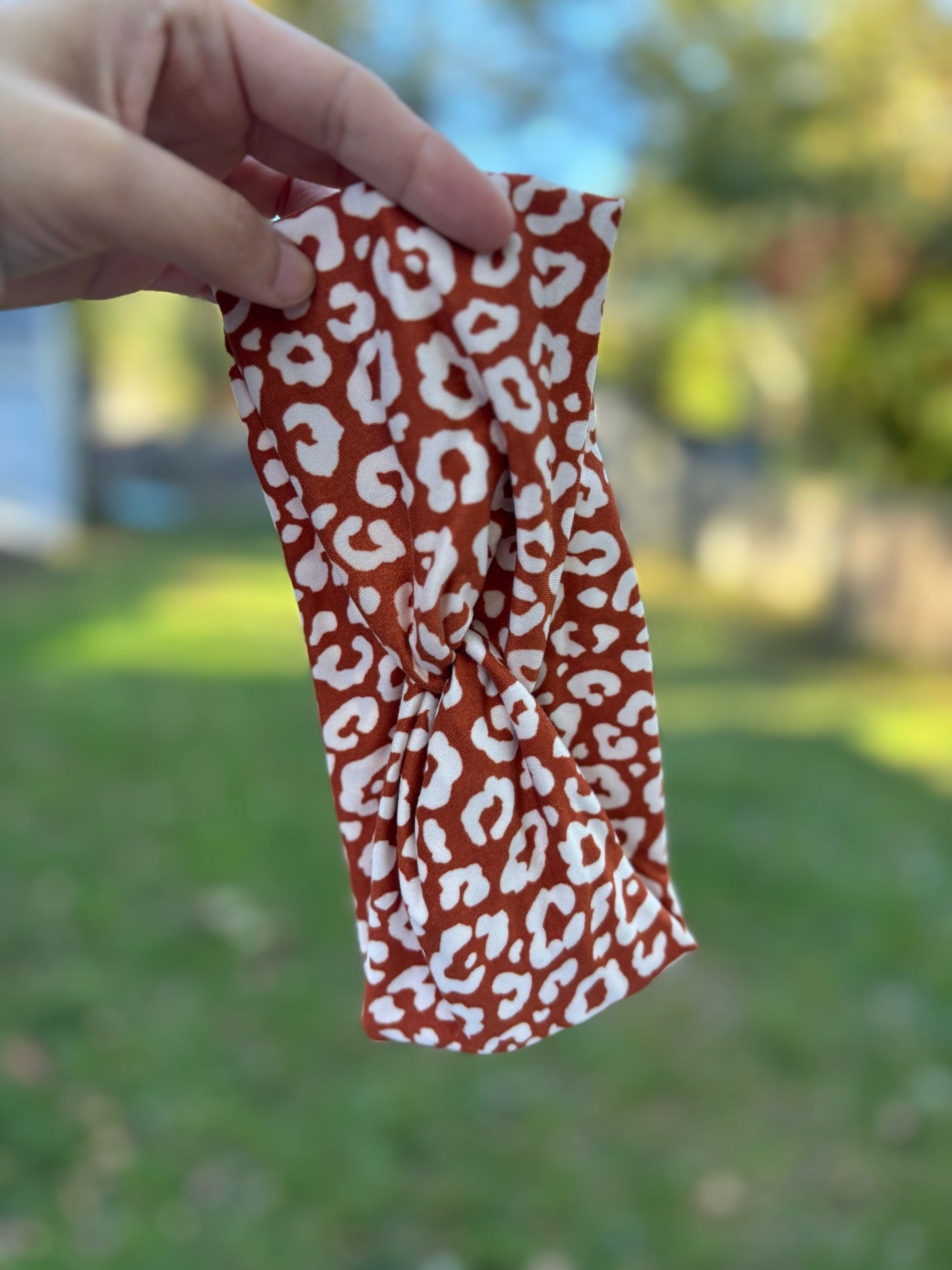 Rust Leopard Willow Knot