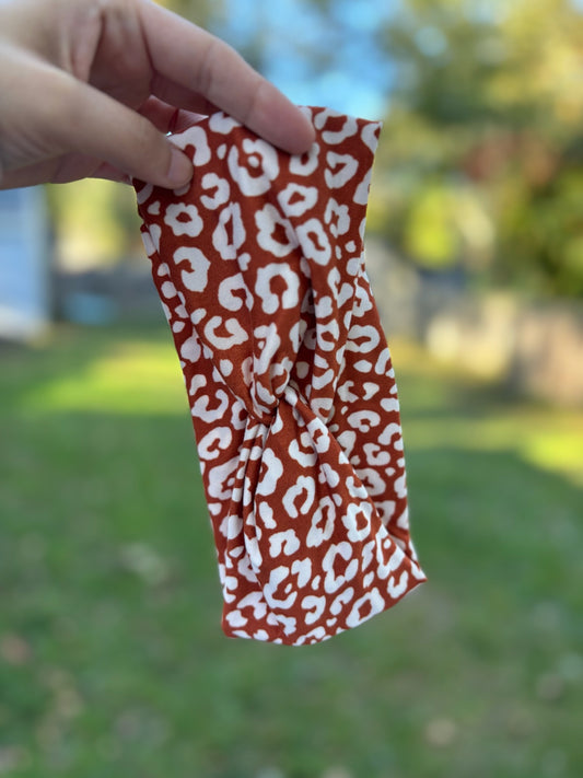 Rust Leopard Willow Knot