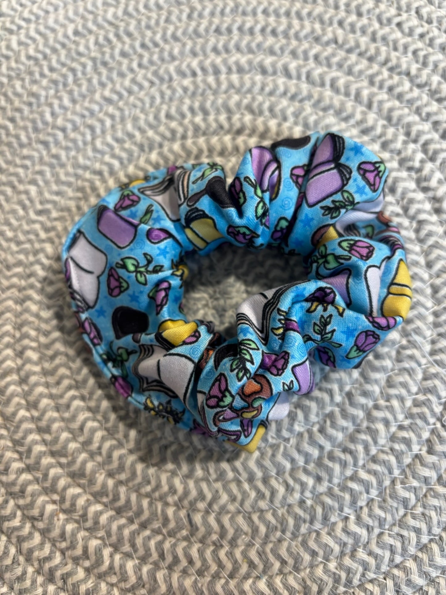 Towers & Books Scrunchie
