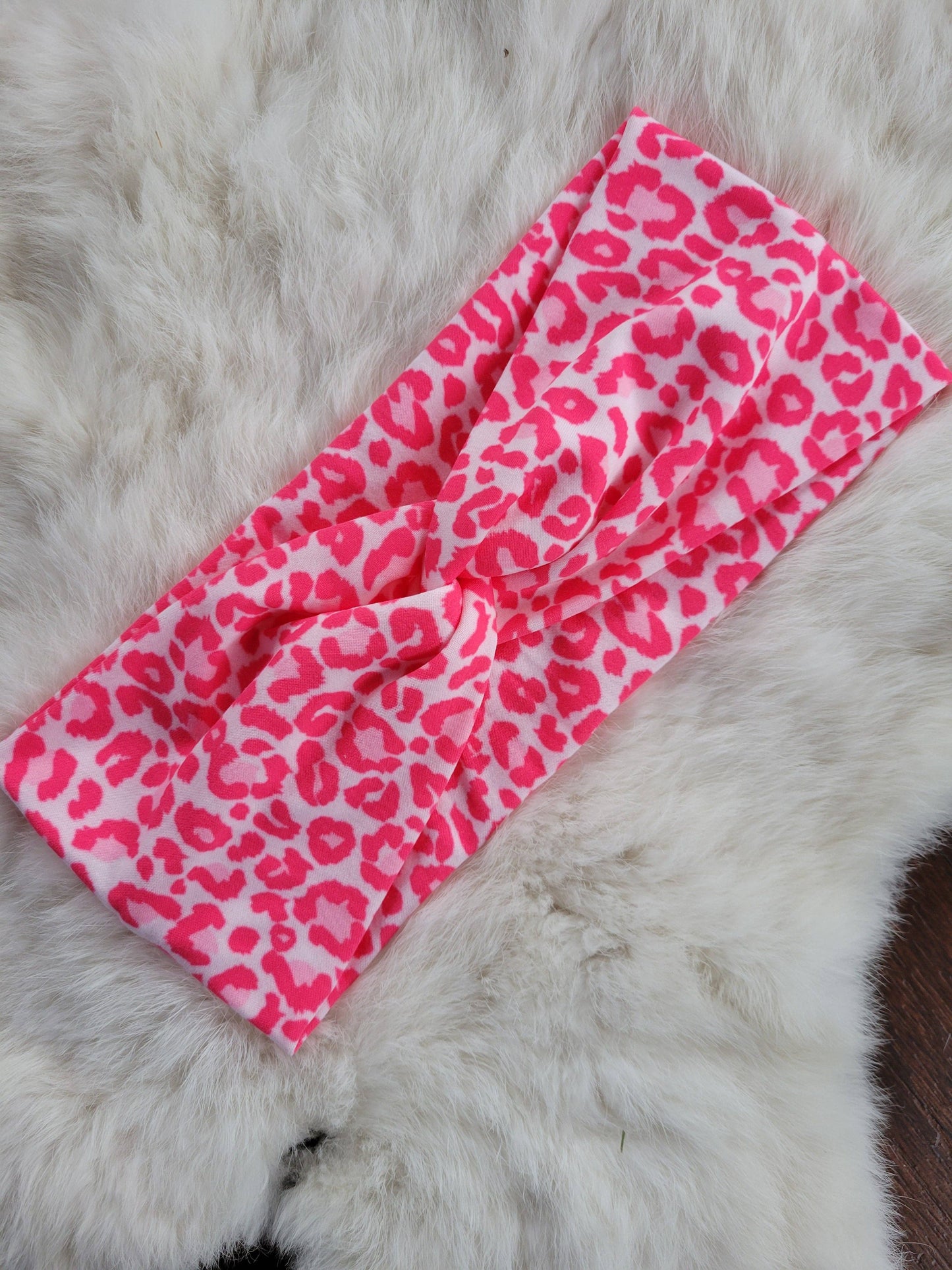 Neon Pink Leopard Willow Knot