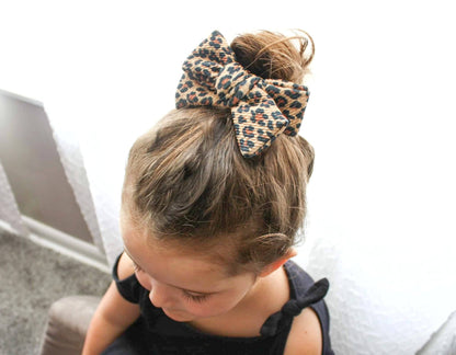 XL Chloe Bow-Leopard (Handtied Bow)