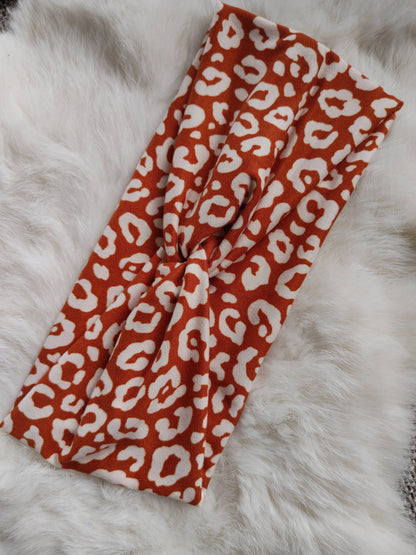 Rust Leopard Willow Knot