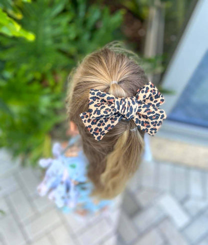 XL Chloe Bow-Leopard (Handtied Bow)