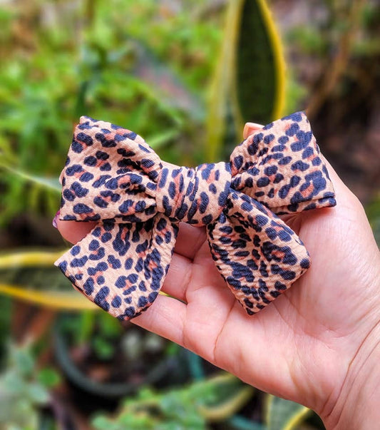 XL Chloe Bow-Leopard (Handtied Bow)