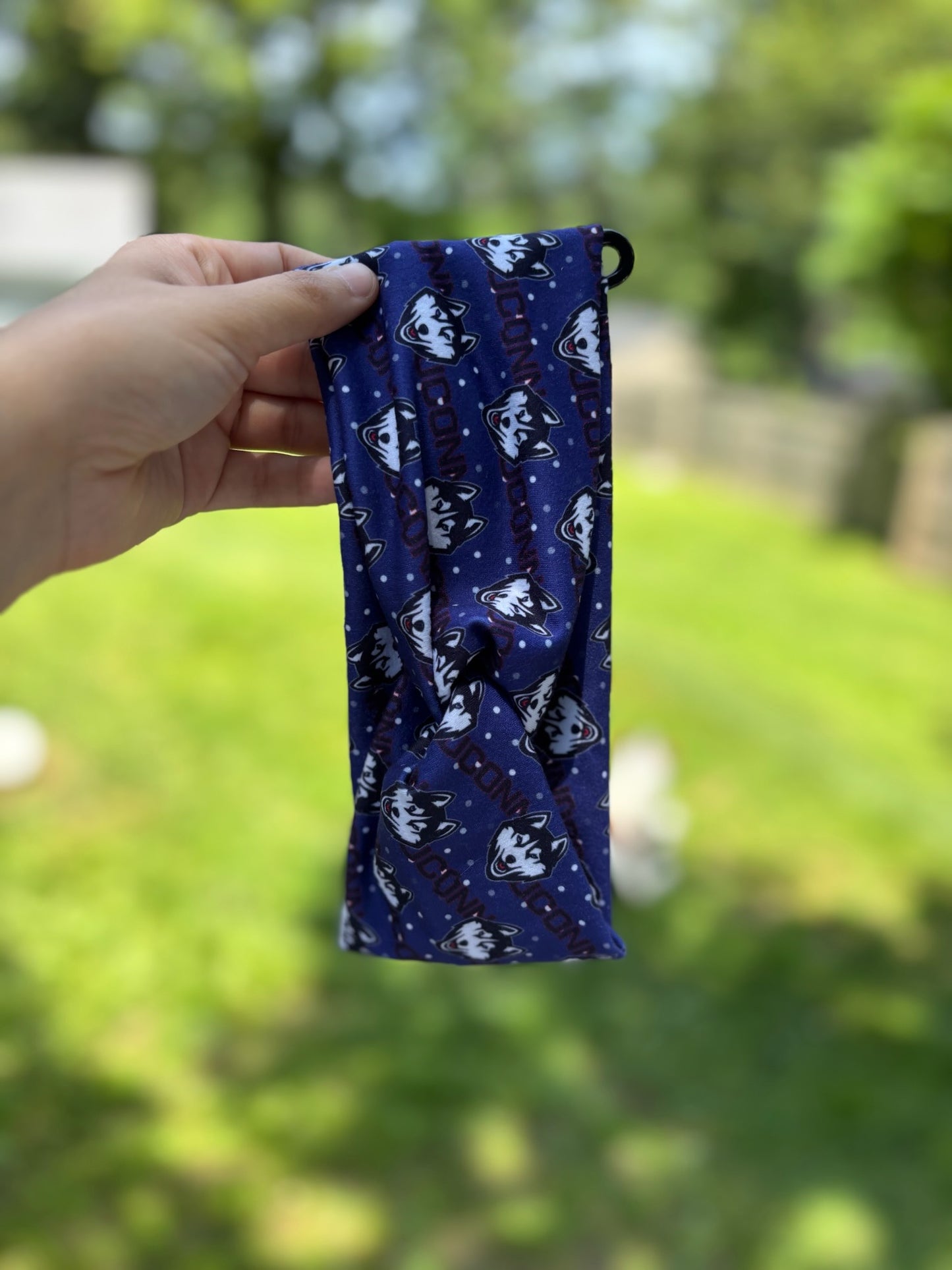 Bleed Blue Willow Knot