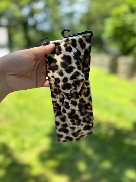 Cheetah Willow Knot