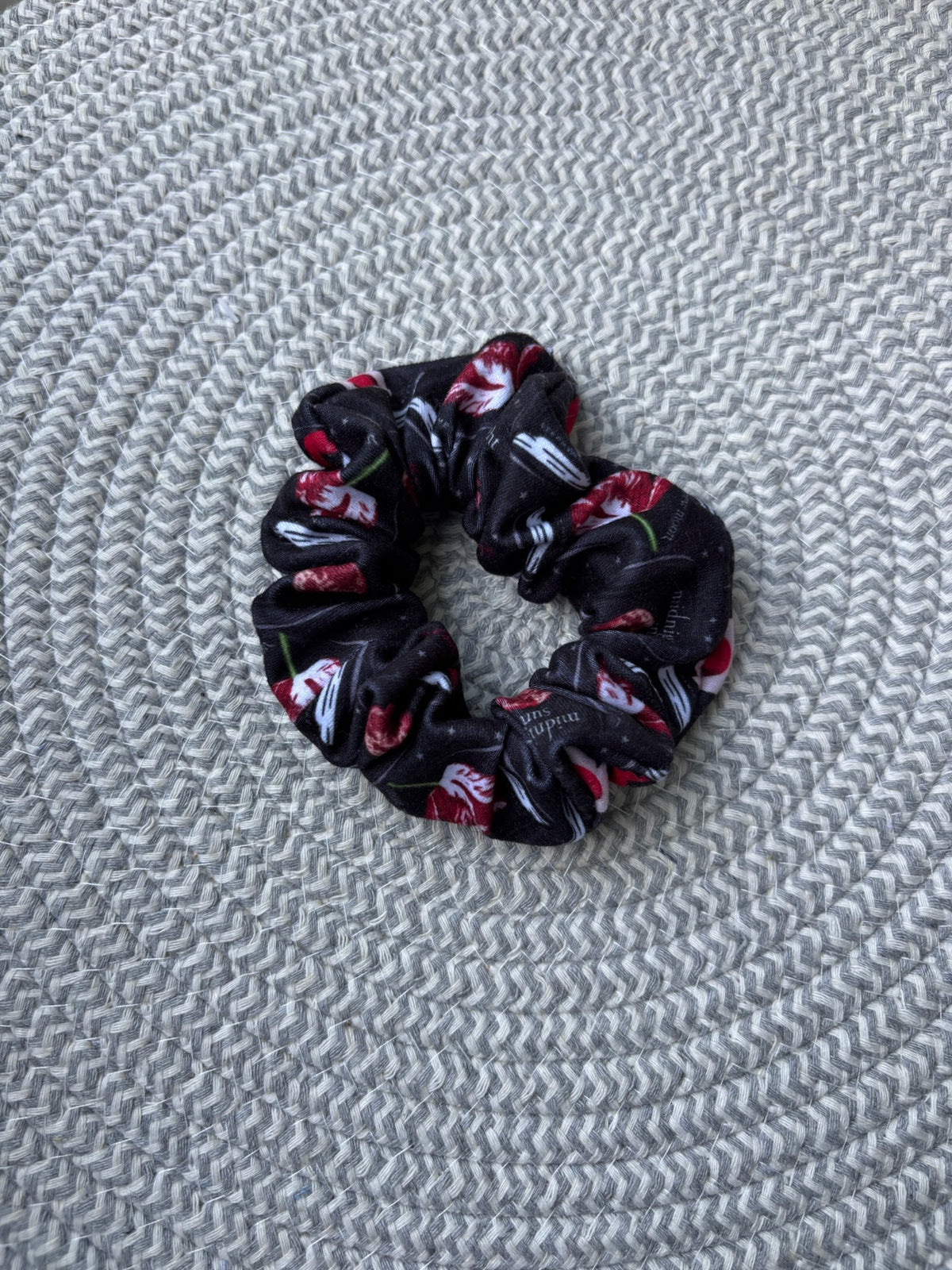Hoa Hoa Hoa Scrunchie