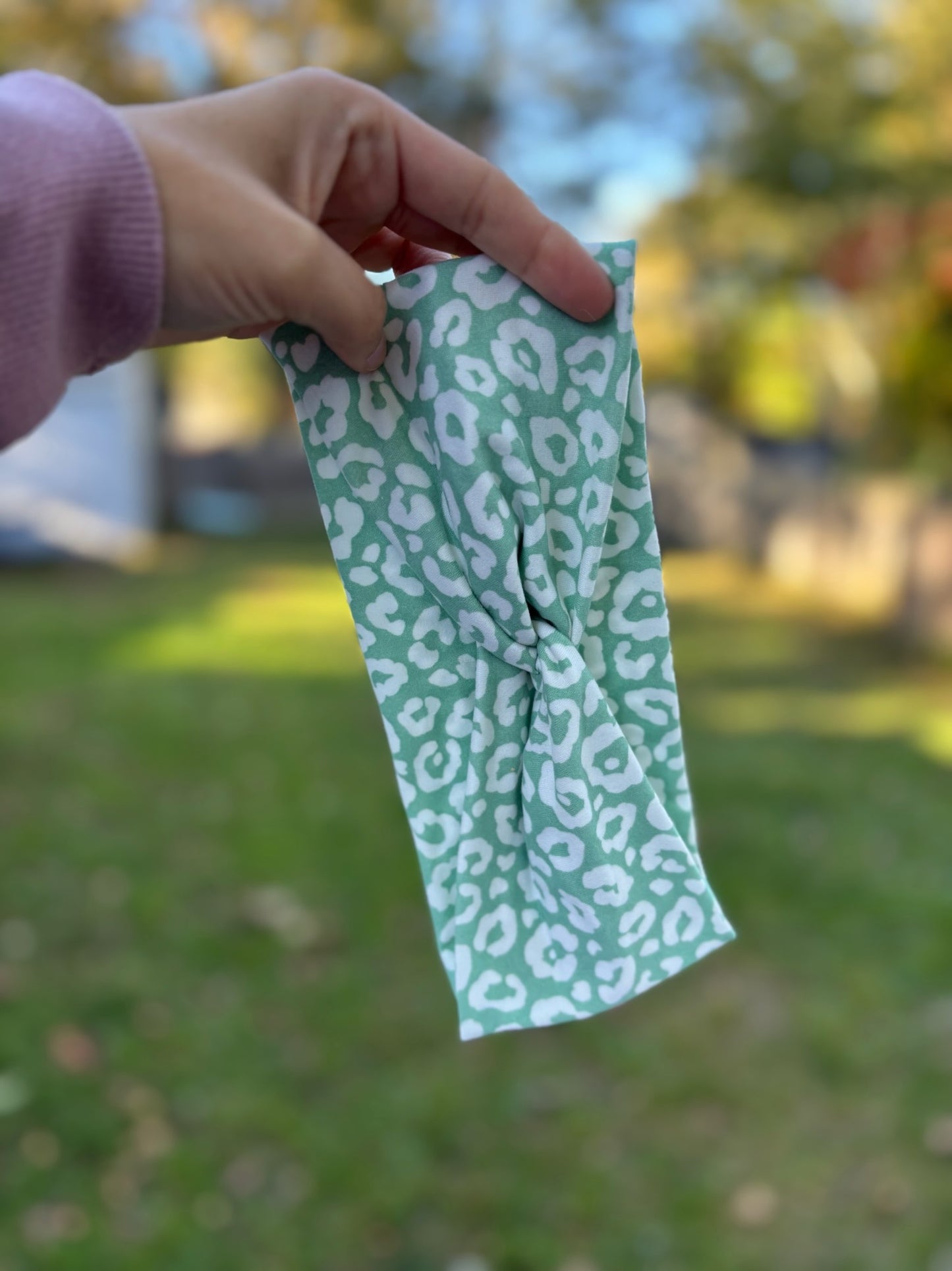 Mint Leopard Willow Knot