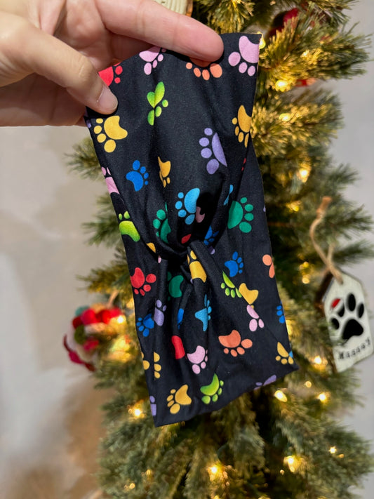 Black Paw Prints Willow Knot