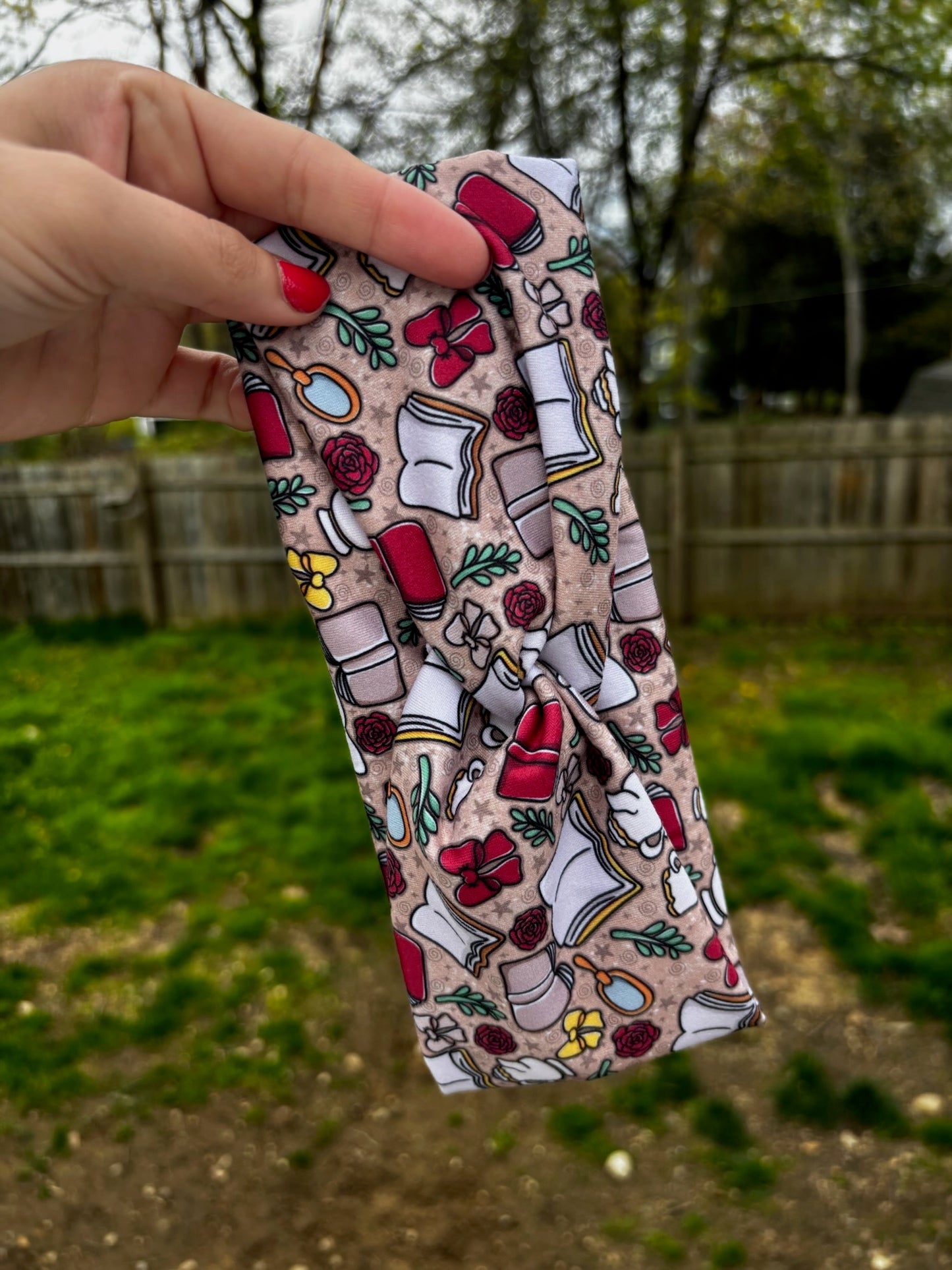 Enchanted Roses & Books Willow Knot