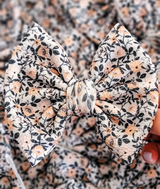 Savannah Bow-Wild Vines Floral